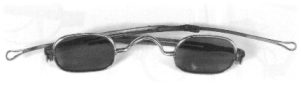 Ohrensonnenbrille